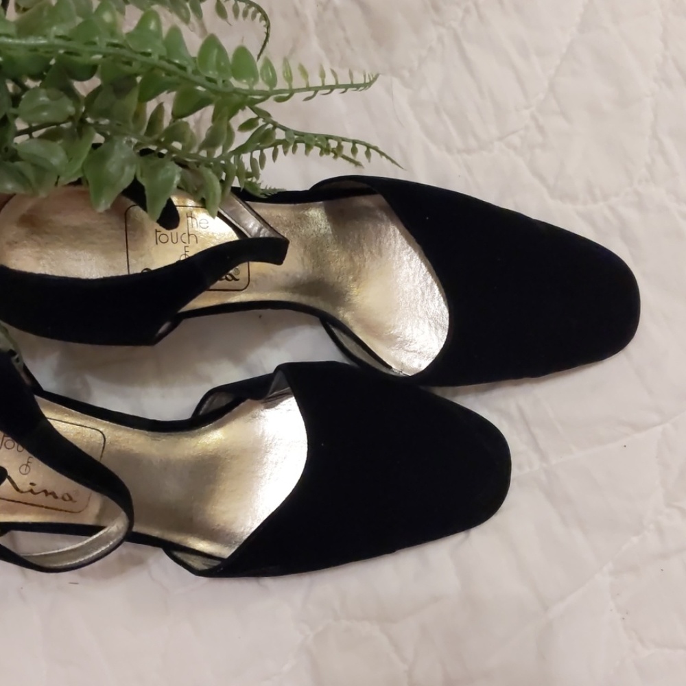 Vintage Nina Black Heels with Gold Accents - Picture 3 of 5